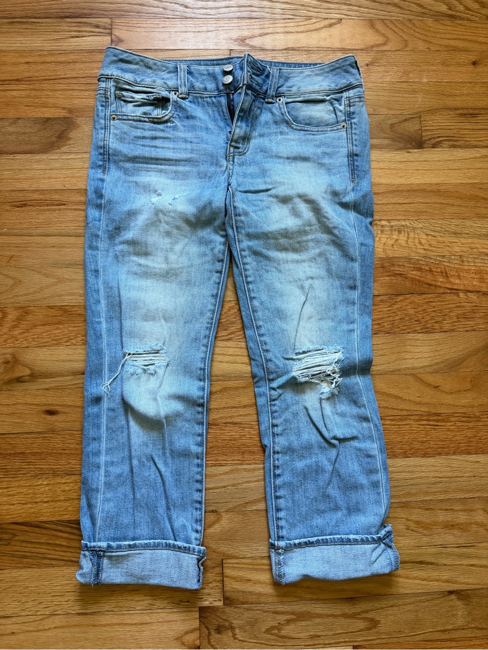 American Eagle Outfitters Women’s Light Blue Distressed Artist Crop Capris